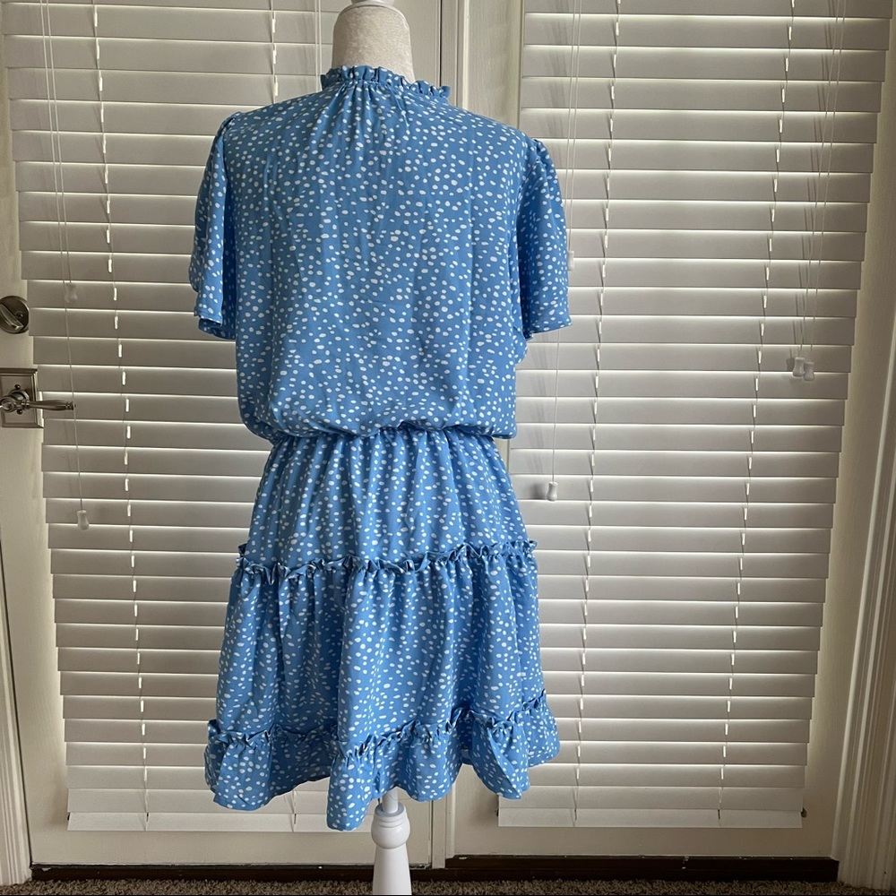 Short Flutter Sleeve Blue Floral Ruffle Skirt Sun Dress Tie Neck Sz Large Spring - Picture 8 of 12